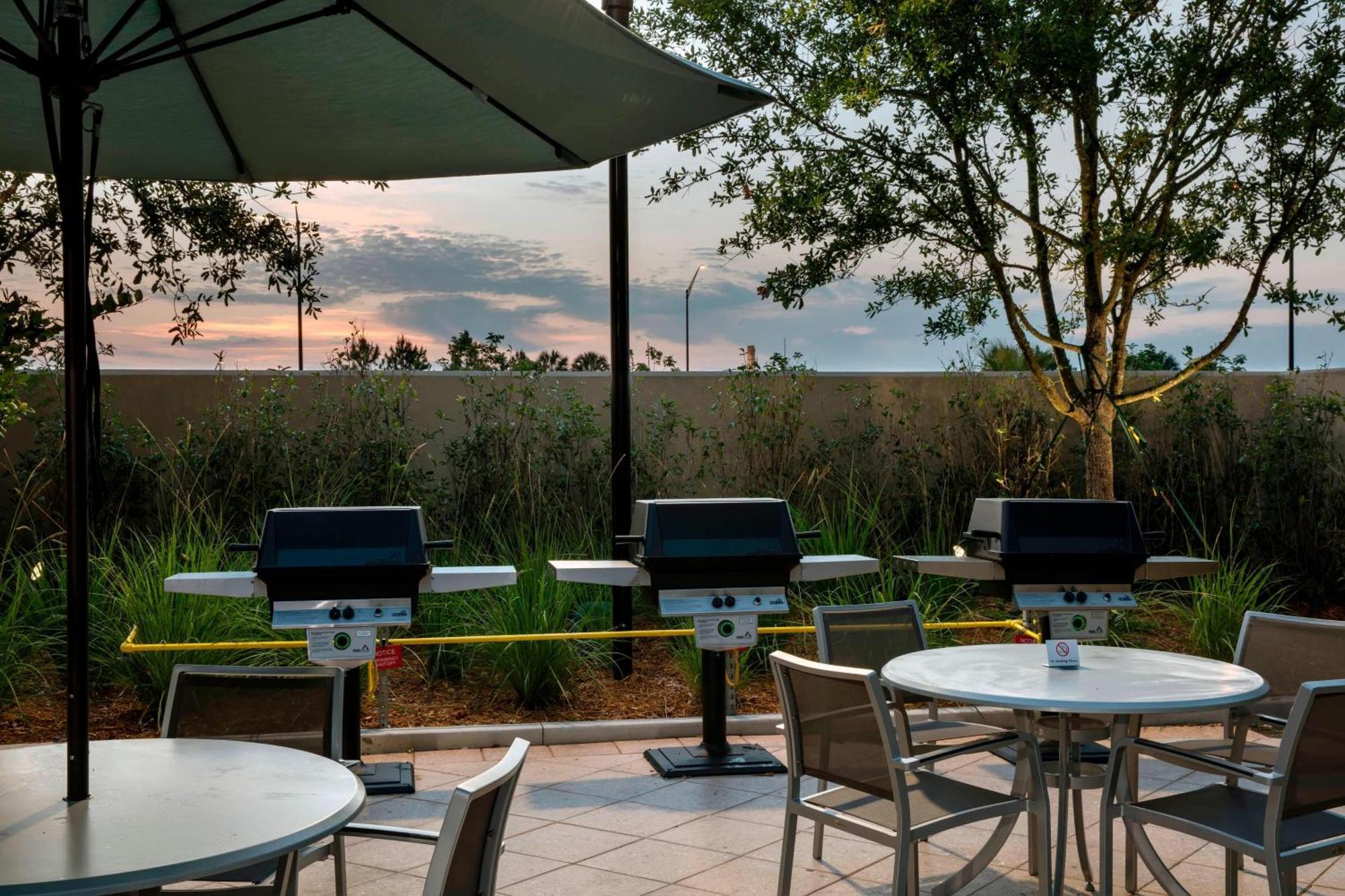 Springhill Suites By Marriott Orlando At Flamingo Crossings Town Center-Western Entrance Four Corners Exterior foto
